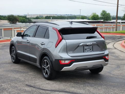 Certified 2024 Kia Niro EX FWD image 5