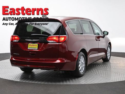 Used 2023 Chrysler Voyager LX FWD image 5