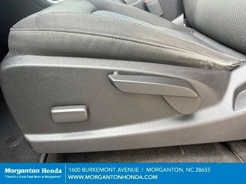 Used 2018 Chevrolet Colorado LT AWD/4WD image 16