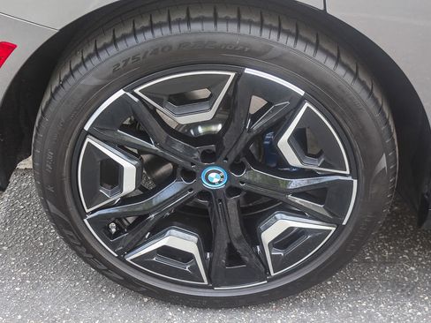 Used 2024 BMW iX xDrive50 w/ Sport Package AWD/4WD image 8