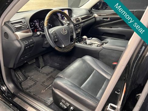 Used 2017 Lexus LS 460 w/ Comfort Package RWD image 3