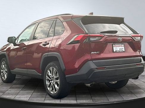 Used 2019 Toyota RAV4 XLE Premium w/ Cold Weather Package FWD image 4