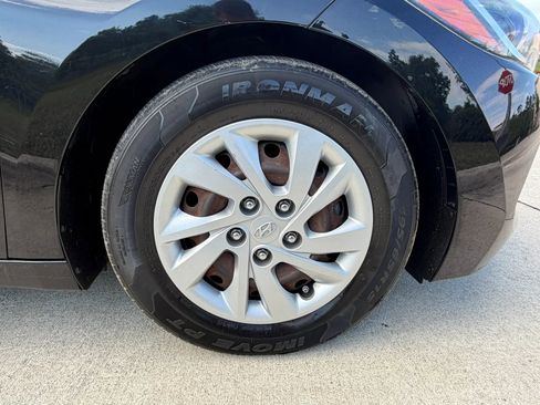 Used 2018 Hyundai Elantra SE w/ Cargo Package FWD image 32