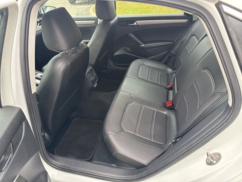 Used 2021 Volkswagen Passat 2.0T SE image 45