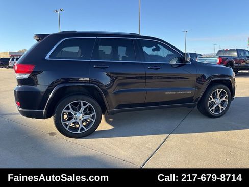 Used 2018 Jeep Grand Cherokee Limited image 22