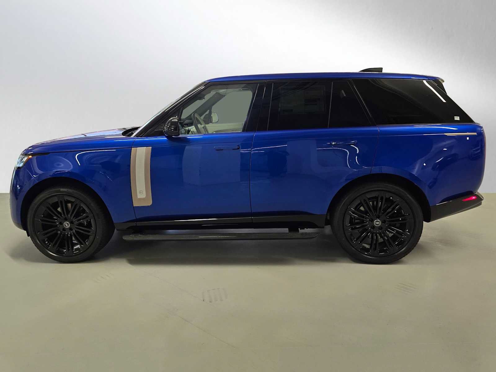 New 2025 Land Rover Range Rover SV AWD/4WD image 2