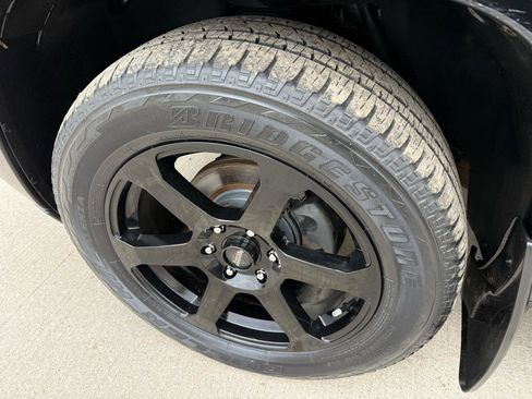 Used 2011 Chevrolet Avalanche LT w/ Luxury Package AWD/4WD image 9