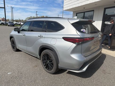 Used 2023 Toyota Highlander XSE image 6