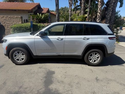 Used 2023 Jeep Grand Cherokee Laredo RWD image 39