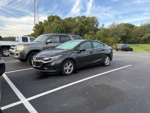 Used 2017 Chevrolet Cruze LT w/ Convenience Package FWD image 4