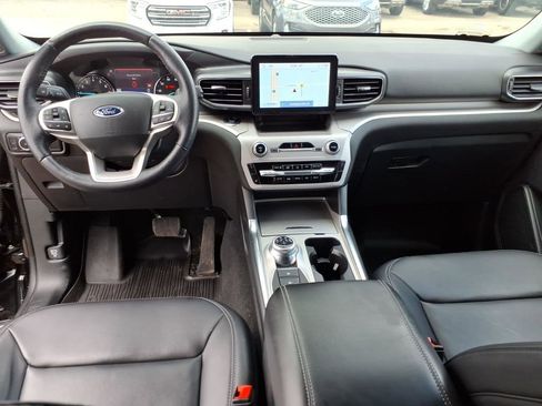 Used 2023 Ford Explorer XLT w/ Equipment Group 202A image 13