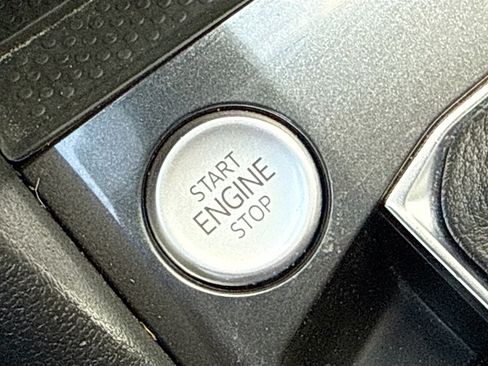 Used 2023 Volkswagen Tiguan SE R-Line FWD image 35