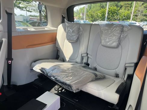 New 2025 Volkswagen ID. Buzz 1st Edition image 19