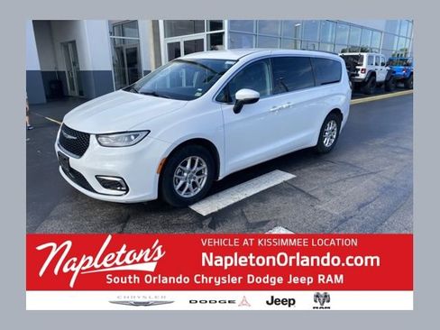 Used 2023 Chrysler Pacifica Touring-L image 1