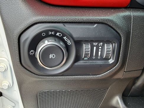 Used 2022 Jeep Wrangler Unlimited Rubicon AWD/4WD image 29