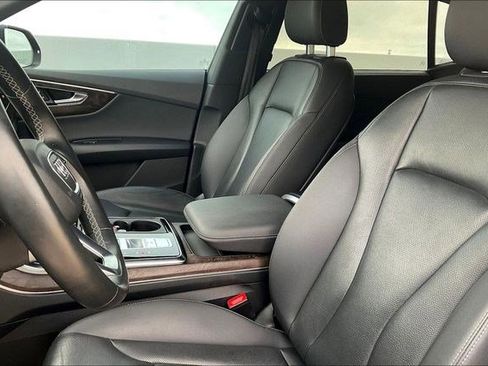 Used 2021 Audi Q8 Prestige w/ Prestige Package image 30