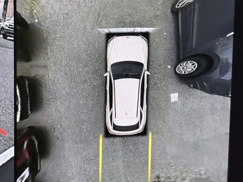 Used 2025 Genesis GV70 3.5T Sport w/ Sport Advanced Package image 28