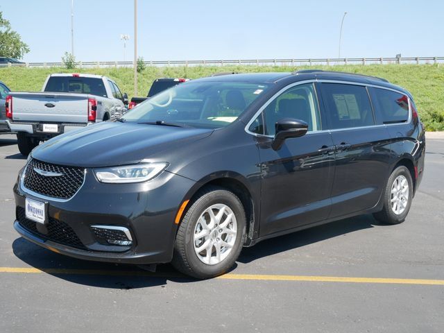 Used 2022 Chrysler Pacifica Touring-L FWD image 2
