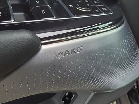 New 2025 Cadillac Lyriq Luxury image 24