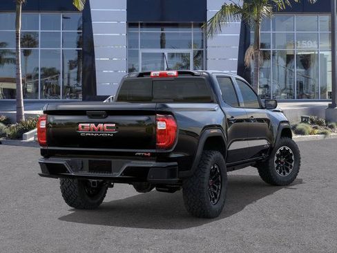 New 2026 GMC Canyon AT4 w/ AT4 Premium Package AWD/4WD image 4