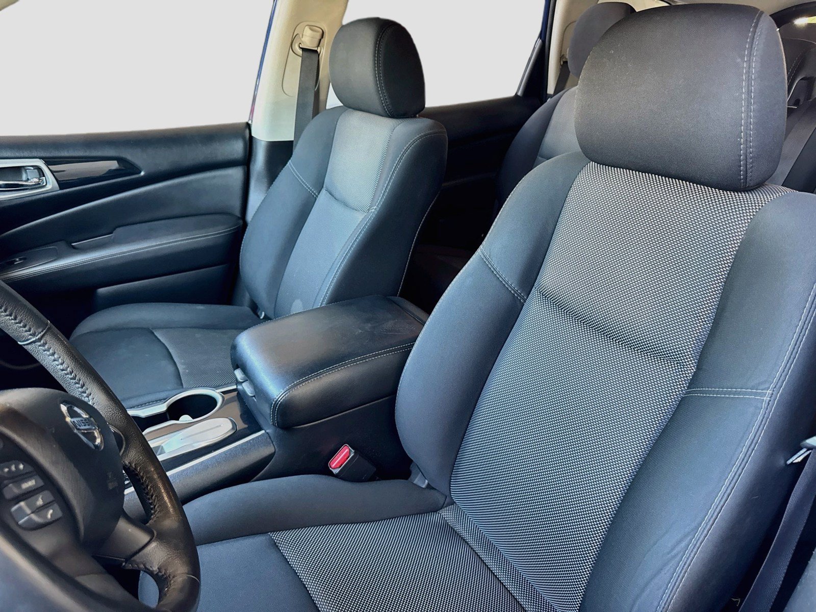 Used 2018 Nissan Pathfinder SV FWD image 12