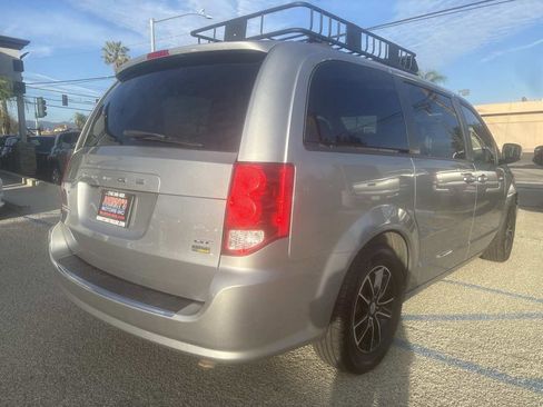 Used 2019 Dodge Grand Caravan GT image 3