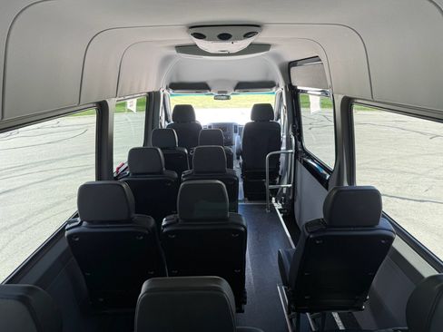 Used 2017 Mercedes-Benz Sprinter 3500 image 21