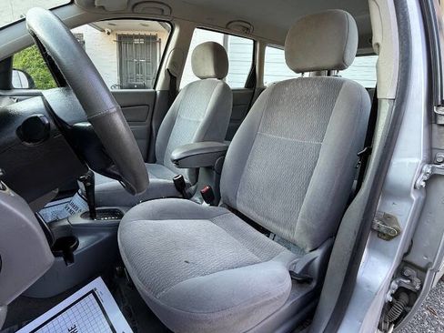 Used 2001 Ford Focus SE FWD image 12