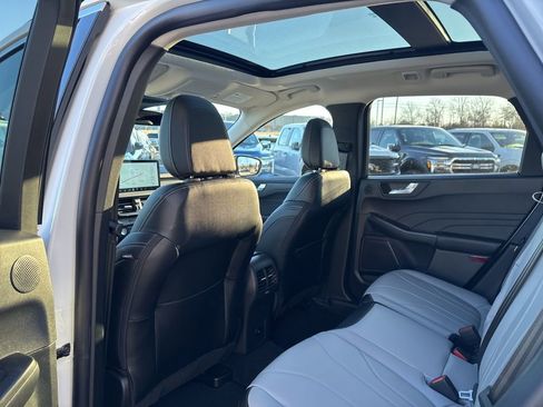 New 2025 Ford Escape SE w/ PHEV Premium Package FWD image 15
