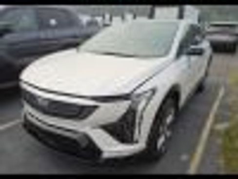 Used 2025 Cadillac Optiq Luxury 2 AWD/4WD image 8