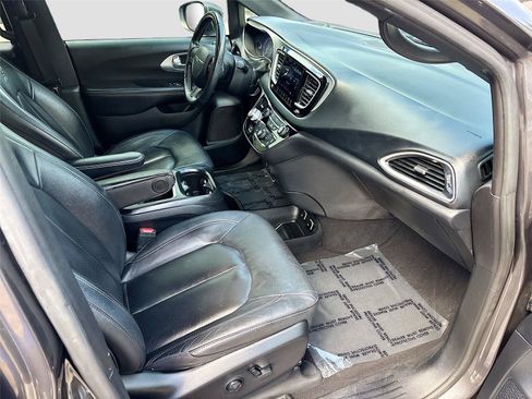 Used 2020 Chrysler Pacifica Touring-L Plus w/ S Appearance Package FWD image 31
