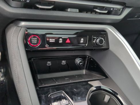 New 2025 Audi SQ5 Prestige image 9