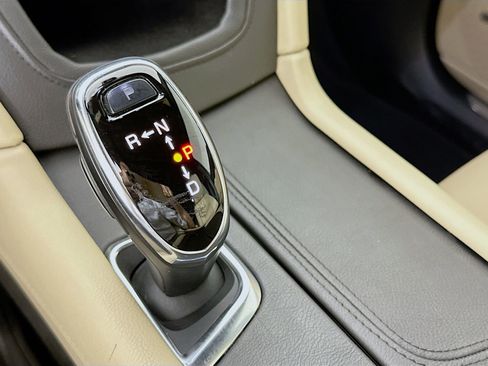 Used 2017 Cadillac XT5 Luxury w/ Driver Awareness Package FWD image 18