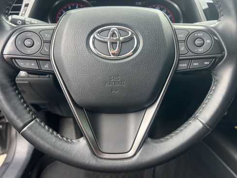 Used 2022 Toyota Camry XSE FWD image 9