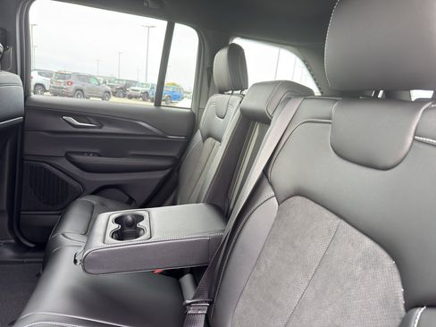 New 2025 Jeep Grand Cherokee Altitude w/ Trailer Tow Package image 33