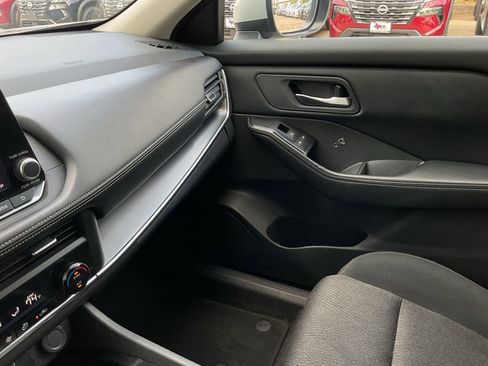 Used 2025 Nissan Rogue SV image 35