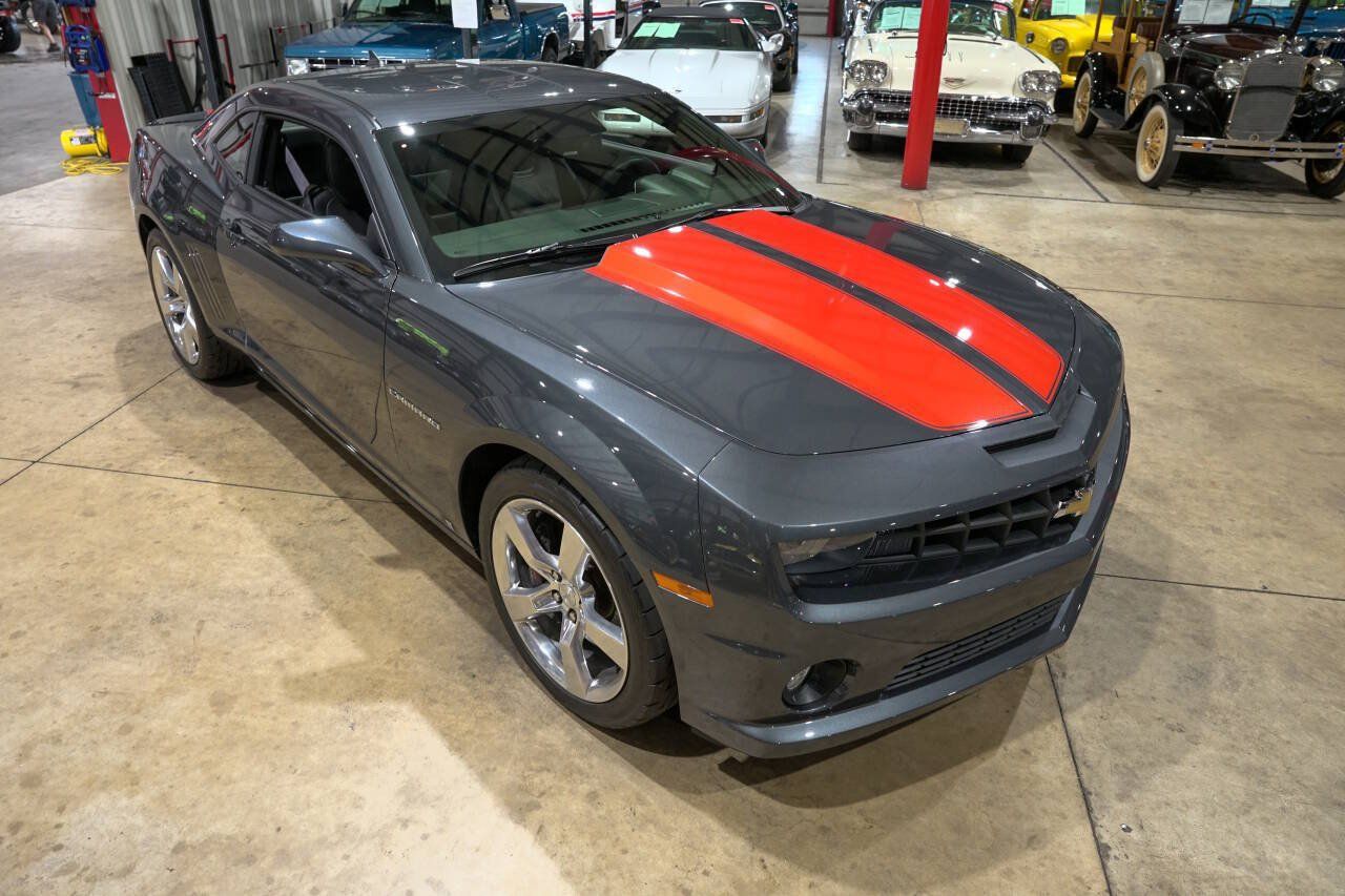 Used 2010 Chevrolet Camaro SS RWD image 14