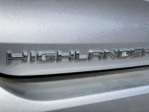 Used 2023 Toyota Highlander XLE image 33