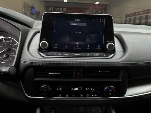 Used 2025 Nissan Rogue SV FWD image 27