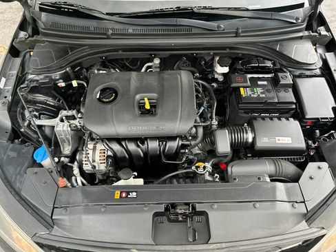Used 2019 Hyundai Elantra SE FWD image 21
