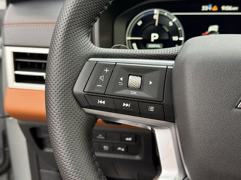 Used 2025 Mitsubishi Outlander SEL image 15