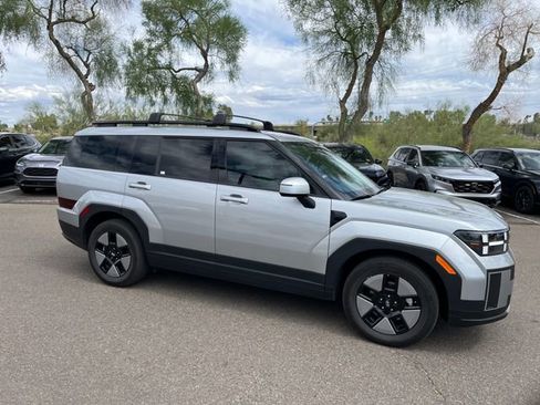 Used 2025 Hyundai Santa Fe SEL FWD image 6