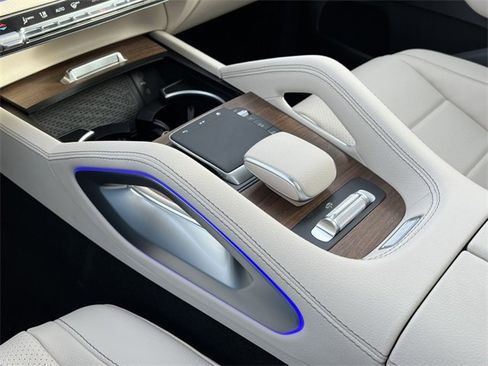 Certified 2025 Mercedes-Benz GLS 450 4MATIC image 34