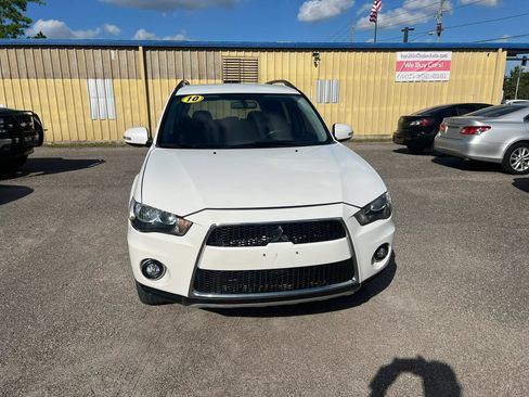 Used 2010 Mitsubishi Outlander SE FWD image 3