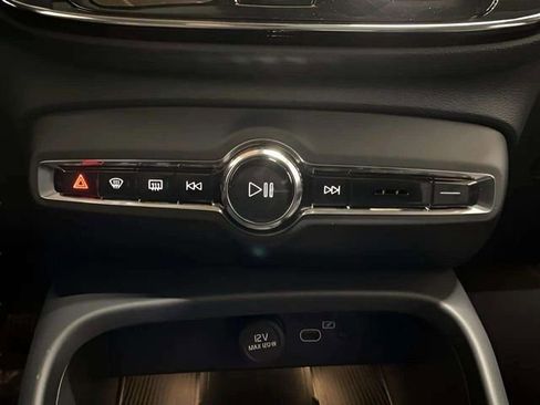 Used 2025 Volvo XC40 B5 Core image 22