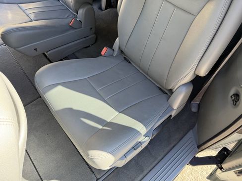 Used 2006 Chrysler Town & Country Touring image 63