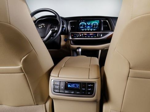 Used 2018 Toyota Highlander AWD V6 image 19