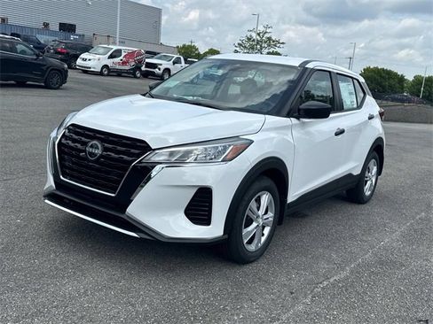 New 2025 Nissan Kicks Play S image 8