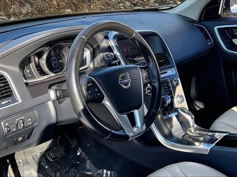 Used 2016 Volvo XC60 T6 w/ Climate Package image 12