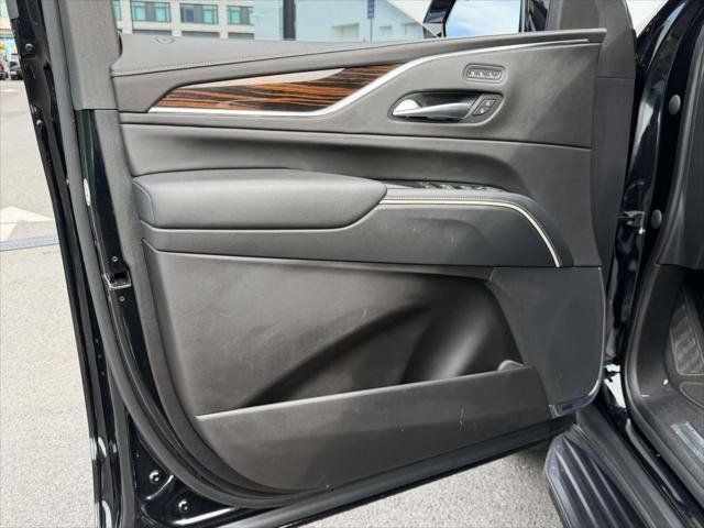 Used 2023 Cadillac Escalade Premium Luxury w/ Performance Package AWD/4WD image 18